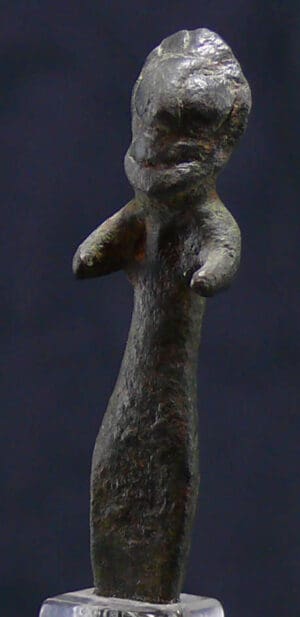 Phénicie - Idole en bronze - 1000 / 700 av. J.-C. Phénicie - Idole en bronze - 1000 / 700 av. J.-C.