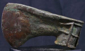 Proche Orient - Hâche en bronze - 1500 / 1000 av. J.-C. Proche Orient - Hâche en bronze - 1500 / 1000 av. J.-C.
