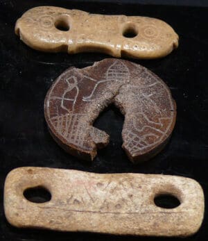Scandinavie - Lot de 3 objets en os - 800 / 1000 ap. J.-C.