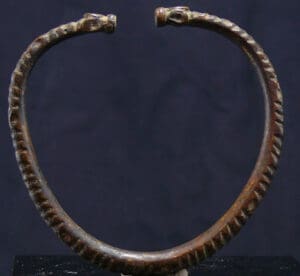 Perse - Achaménide - Bracelet en bronze - 600 / 400 av. J.-C. Perse - Achaménide - Bracelet en bronze - 600 / 400 av. J.-C.