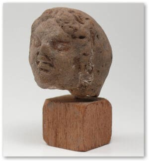 Romain - Tête de femme en terre cuite - IIème-IVème siècle ap. J.-C.