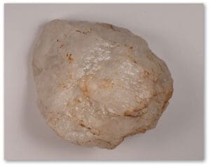 Préhistoire - Biface frustre en quartz - France - Acheuléen - 400 000 av. J.-C.