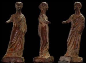Romain - Statuette féminine en bronze - 300 / 400 ap. J.-C.