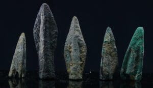 Luristan - Lot de 5 pointes de flèche en bronze - 1000 / 800 av. J.-C. Luristan - Lot de 5 pointes de flèche en bronze - 1000 / 800 av. J.-C.