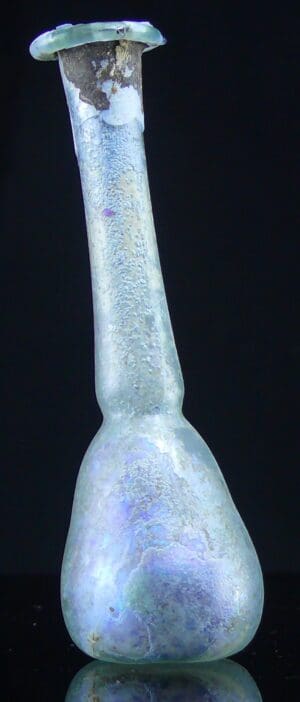 Romain - Fiole en verre irisé - 100 / 200 ap. J.-C. Romain - Fiole en verre irisé - 100 / 200 ap. J.-C.