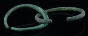 Romain - Lot de 2 bracelets en bronze - 100 / 300 ap. J.-C. Romain - Lot de 2 bracelets en bronze - 100 / 300 ap. J.-C.