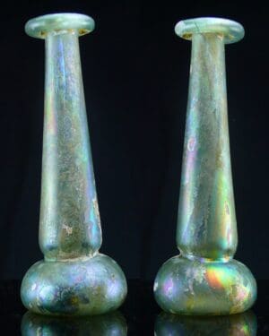Romain - Balsamaire en verre irisé - 100 / 200 ap. J.-C. Romain - Balsamaire en verre irisé - 100 / 200 ap. J.-C.