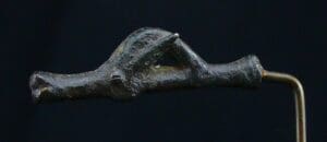 Iran - Luristan - Tête d'animal stylisé en bronze - 1000 av. J.-C. Iran - Luristan - Tête d'animal stylisé en bronze - 1000 av. J.-C.