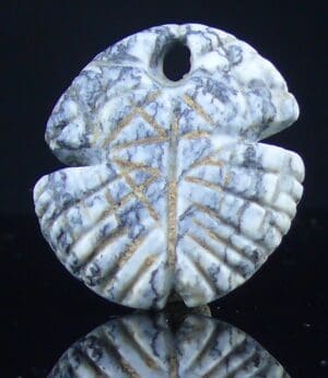 Proche Orient - Idole pendentif en pierre - 1500 / 1000 av. J.-C. Proche Orient - Idole pendentif en pierre - 1500 / 1000 av. J.-C.