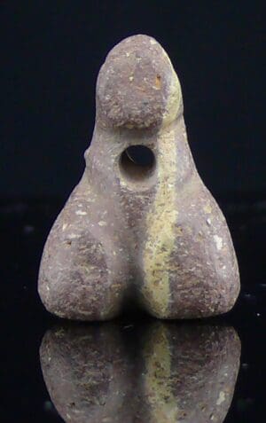 Proche Orient - Idole archaïque stéatopyge en pierre - 5000 / 4000 av. J.-C. Proche Orient - Idole archaïque stéatopyge en pierre - 5000 / 4000 av. J.-C.
