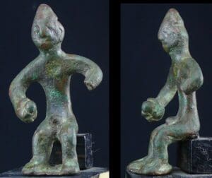 Cananéen - Personnage en bronze - 300 / 100 av. J.-C. Cananéen - Personnage en bronze - 300 / 100 av. J.-C.