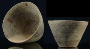 Proche Orient - Godet en terre cuite - 2000 / 1500 av. J.-C. Proche Orient - Godet en terre cuite - 2000 / 1500 av. J.-C.