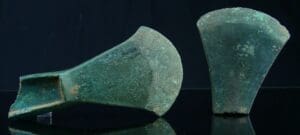 Age du bronze - Lot de 2 fragments de hâches à talon - 3000 / 1000 av. J.-C.