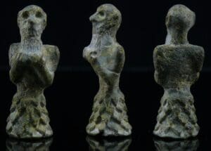 Moyen-Orient - Statuette en pierre "prêtre en kaunakes" - 2000 / 1500 av. J.-C.