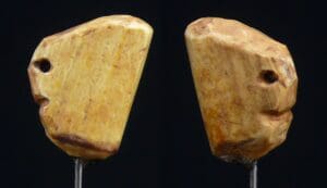 Alaska - Inuit - Période Thullé - Tête stylisée en ivoire marin - 1300 / 1700 ap. J.-C.
