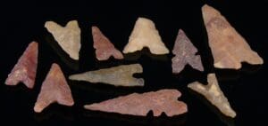 Néolithique - Lot de 10 pointes de flèche en silex
