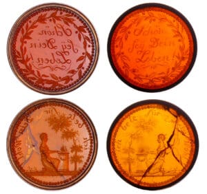Epoque napoléonienne - 2 médaillons en ambre Epoque napoléonienne - 2 médaillons en ambre