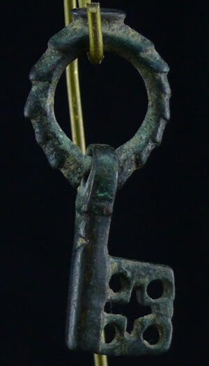 Médiéval - Clé en bronze - 12ème / 15ème siècle Médiéval - Clé en bronze - 12ème / 15ème siècle