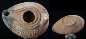 Romain - Lampe à huile en terre cuite (stries) - 300 / 400 ap. J.-C.