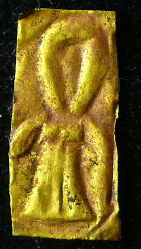 Egypte - Epoque ptolémaïque - Plaquette en or (Nœud d'Isis) - 305 / 30 av. J.-C. Egypte - Epoque ptolémaïque - Plaquette en or (Nœud d'Isis) - 305 / 30 av. J.-C.