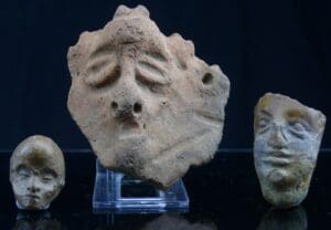 Précolombien - Lot de 3 têtes en terre cuite - 400 / 700 ap. J.-C.
