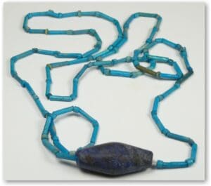 Egypte - Collier en perles de terre silicieuse et lapis-lasulis - Ier mill. av. J.-C.