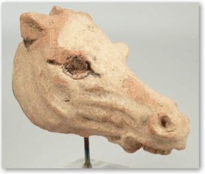 Romain - Tête de cheval en terre cuite - Italie du sud - IIIème siècle av. J.-C.