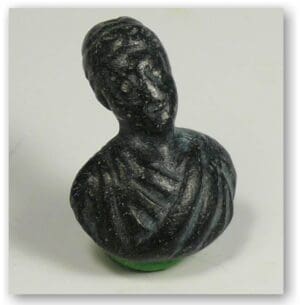 Romain - Buste en pierre noire - III-Vème siècle ap. J.-C.