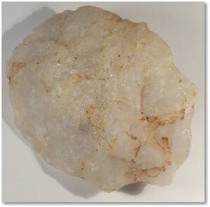 Paléolithique inférieur moyen - Acheuléen - Biface sur quartz (France) - 400 000 av. notre ère.