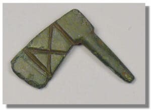 Celtique - Hâche votive en bronze - Ier-IIème siècle ap. J.-C. Celtique - Hâche votive en bronze - Ier-IIème siècle ap. J.-C.