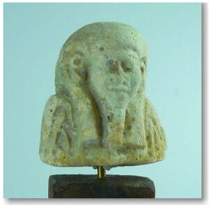 Egypte - Tête en fritte émaillée - 663-332 av. J.-C.