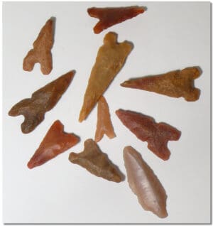 Néolithique - Lot de 10 pointes de flèche Néolithique - Lot de 10 pointes de flèche