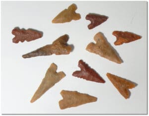 Néolithique - Lot de 10 pointes de flèche Néolithique - Lot de 10 pointes de flèche