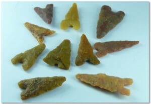 Néolithique - Lot de 10 pointes de flèche Néolithique - Lot de 10 pointes de flèche