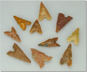 Néolithique - Lot de 10 pointes de flèche. Néolithique - Lot de 10 pointes de flèche.