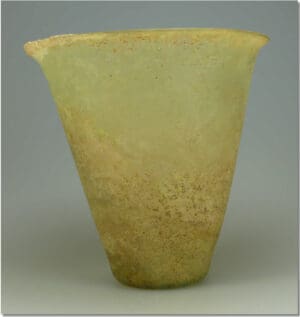 Romain - Gobelet en verre irisé - Ier-IIIème siècle ap. J.-C.