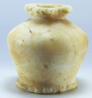 Egypte - Nouvel empire - Alabastron en albâtre - 1500-1000 av. J.-C. (18-20ème dynastie) Egypte - Nouvel empire - Alabastron en albâtre - 1500-1000 av. J.-C. (18-20ème dynastie)
