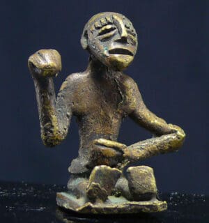 Afrique - Côte d'Ivoire et Ghana, Akan - Poids en bronze servant à peser l'or - 1ère moitié du XXe siècle Afrique - Côte d'Ivoire et Ghana, Akan - Poids en bronze servant à peser l'or - 1ère moitié du XXe siècle