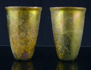 Romain - Verre à boire en verre irisé - 1er siècle av. J.-C. / 2ème siècle ap. J.-C.