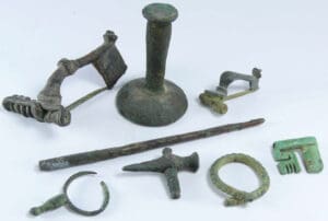 Epoque romaine et gauloise - Lot de 8 objets en bronze