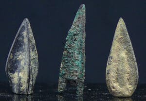 Luristan - Lot de 3 pointes de flèche en bronze - 1500 / 1000 av. J.-C.