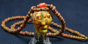 Phénicie ou Carthage - Tête en pâte de verre montée en collier (homme) - 600 / 500 av. J.-C.