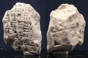 Mésopotamie - Fragment de tablette cunéiforme en terre crue - 3000 / 2500 av. J.-C.