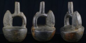 Précolombien - Pérou - Civilisation Chimu - Vase étrier en terre cuite  - 1000 / 1470  ap. J.-C.