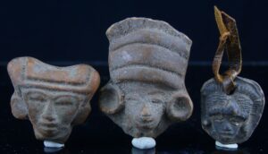 Précolombien - Mexique - Maya - Teotihuacan - Lot de trois têtes en terre cuite - 200 / 500 ap. J.-C.