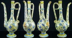 Iran - Epoque Qajar - Aiguillière en céramique - Fin 19ème / début 20ème siècle