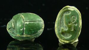 Egypte - Basse époque - Scarabée en fritte (ankh et serpent) -  664-332 av. J.-C. (26ème-30ème dynastie)