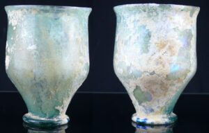 Romain - verre caréné en verre irisé - 1er siècle av. J.-C. / 2ème siècle ap. J.-C.