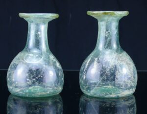 Romain - Flacon à panse conique en verre irisé - 3ème / 4ème siècle ap. J.-C.