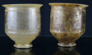 Romain - Verre caréné en verre irisé - 1er siècle av. J.-C. / 2ème siècle ap. J.-C.